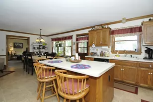 7825 W Puetz Rd, Franklin, WI 53132 - Photo 8