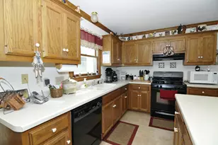 7825 W Puetz Rd, Franklin, WI 53132 - Photo 10