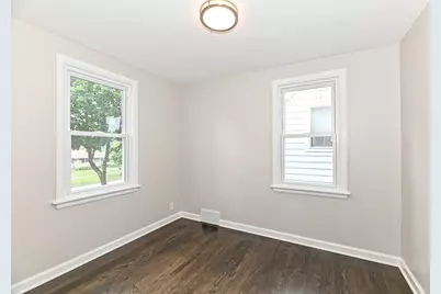 7702 W Keefe Ave, Milwaukee, WI 53222 - Photo 18
