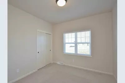 N53W19928  Kingair Dr, Menomonee Falls, WI 53051 - Photo 12