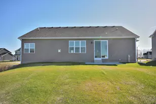 N53W19928 Kingair Dr, Menomonee Falls, WI 53051 - Photo 2