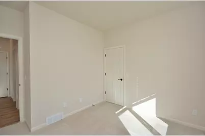 N53W19928  Kingair Dr, Menomonee Falls, WI 53051 - Photo 10