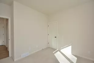 N53W19928 Kingair Dr, Menomonee Falls, WI 53051 - Photo 10