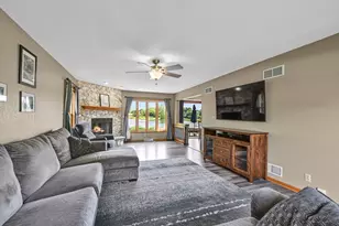 8521 W Lake Pointe Dr, Franklin, WI 53132 - Photo 6