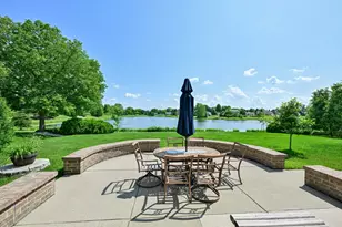 8521 W Lake Pointe Dr, Franklin, WI 53132 - Photo 10