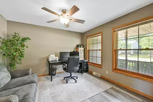 8521 W Lake Pointe Dr, Franklin, WI 53132 - Photo 16