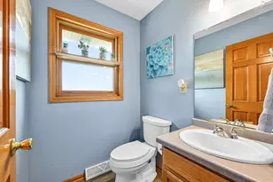 8521 W Lake Pointe Dr, Franklin, WI 53132 - Photo 14