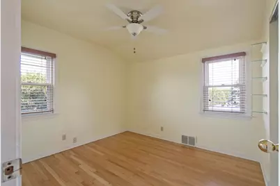 5810 N Green Bay Ave, Glendale, WI 53209 - Photo 22