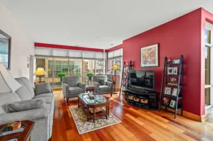 1550 E Royall Pl, Milwaukee, WI 53202 - Photo 2