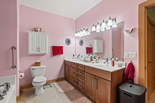 1550 E Royall Pl, Milwaukee, WI 53202 - Photo 16