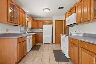 6954 S 109th St, Franklin, WI 53132 - Photo 8