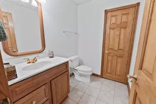 1117 E Sweetbriar Ln, Hartland, WI 53029 - Photo 38