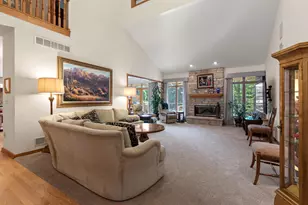 1117 E Sweetbriar Ln, Hartland, WI 53029 - Photo 4