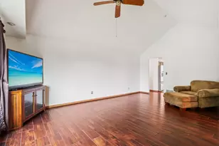 8896 S 51st St, Franklin, WI 53132 - Photo 2