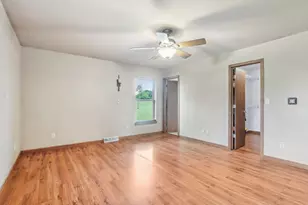 8896 S 51st St, Franklin, WI 53132 - Photo 12