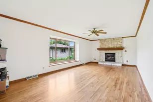 8896 S 51st St, Franklin, WI 53132 - Photo 10