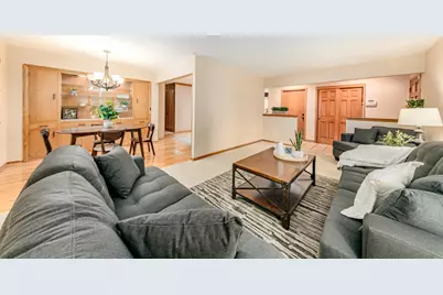 4212 N 95th St, Wauwatosa, WI 53222 - Photo 8