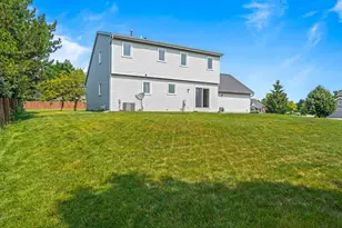 7204 S Countryside Dr, Franklin, WI 53132 - Photo 12