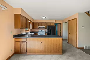 7204 S Countryside Dr, Franklin, WI 53132 - Photo 14