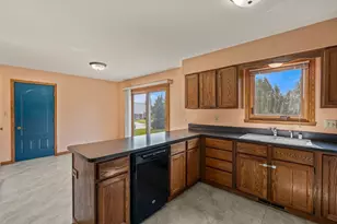 7204 S Countryside Dr, Franklin, WI 53132 - Photo 8