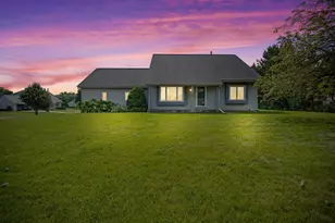 7204 S Countryside Dr, Franklin, WI 53132 - Photo 2