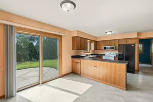 7204 S Countryside Dr, Franklin, WI 53132 - Photo 10