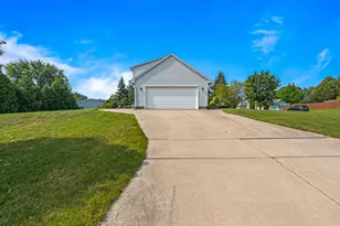 7204 S Countryside Dr, Franklin, WI 53132 - Photo 28