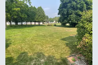 230  Harvest Ct, Manitowoc, WI 54220 - Photo 2