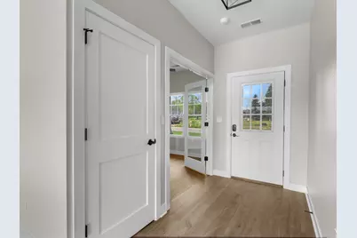 1339  Wolf Run, Manitowoc, WI 54220 - Photo 8