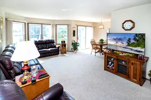 8423 S 76th St, Franklin, WI 53132 - Photo 16