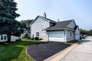 8423 S 76th St, Franklin, WI 53132 - Photo 2