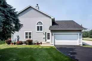 8423 S 76th St, Franklin, WI 53132 - Photo 8