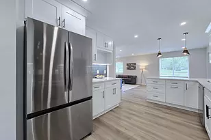 2811 W Acre Ave, Franklin, WI 53132 - Photo 8