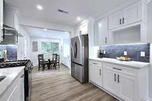 2811 W Acre Ave, Franklin, WI 53132 - Photo 6