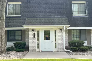 20245 Independence Dr, Brookfield, WI 53045 - Photo 8