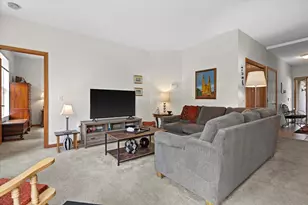 9164 W Elm Ct, Franklin, WI 53132 - Photo 8