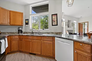 9164 W Elm Ct, Franklin, WI 53132 - Photo 4