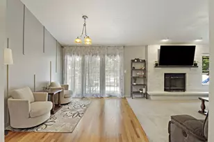 7742 W Lake Pointe Dr, Franklin, WI 53132 - Photo 6