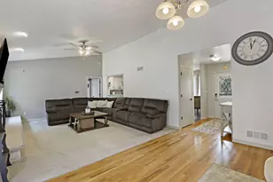 7742 W Lake Pointe Dr, Franklin, WI 53132 - Photo 8