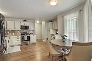 7742 W Lake Pointe Dr, Franklin, WI 53132 - Photo 12