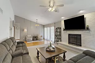 7742 W Lake Pointe Dr, Franklin, WI 53132 - Photo 10