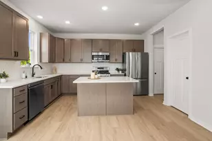 W168N10125 Bittersweet Trail, Germantown, WI 53022 - Photo 4