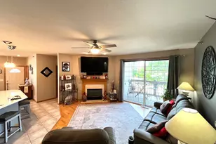 9215 S 51st St, Franklin, WI 53132 - Photo 6