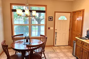 9215 S 51st St, Franklin, WI 53132 - Photo 10