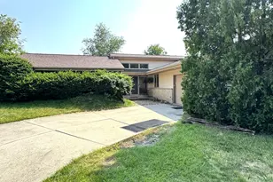 7823 W Coventry Dr, Franklin, WI 53132 - Photo 2