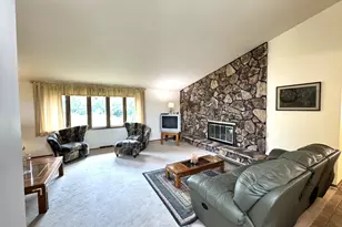 7823 W Coventry Dr, Franklin, WI 53132 - Photo 8