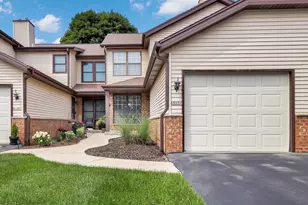 8127 S Legend Dr, Franklin, WI 53132 - Photo 2