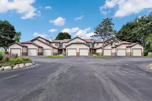 8127 S Legend Dr, Franklin, WI 53132 - Photo 4