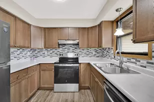 8127 S Legend Dr, Franklin, WI 53132 - Photo 14