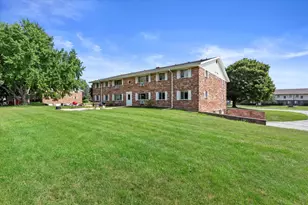 N114W15680 Sylvan Cir, Germantown, WI 53022 - Photo 4